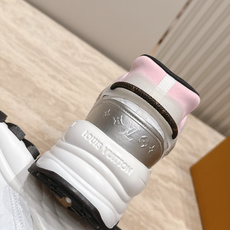 顶级版本:女款 LV路易威登L家驴牌 爆款RUN 55 运动鞋 网面 花卉 四叶草 休闲 Sneaker跑鞋 老爹鞋 顶级版本:女款 LV路易威登L家驴牌 爆款RUN 55 运动鞋 网面 花卉 四叶草 休闲 Sneaker跑鞋 老爹鞋