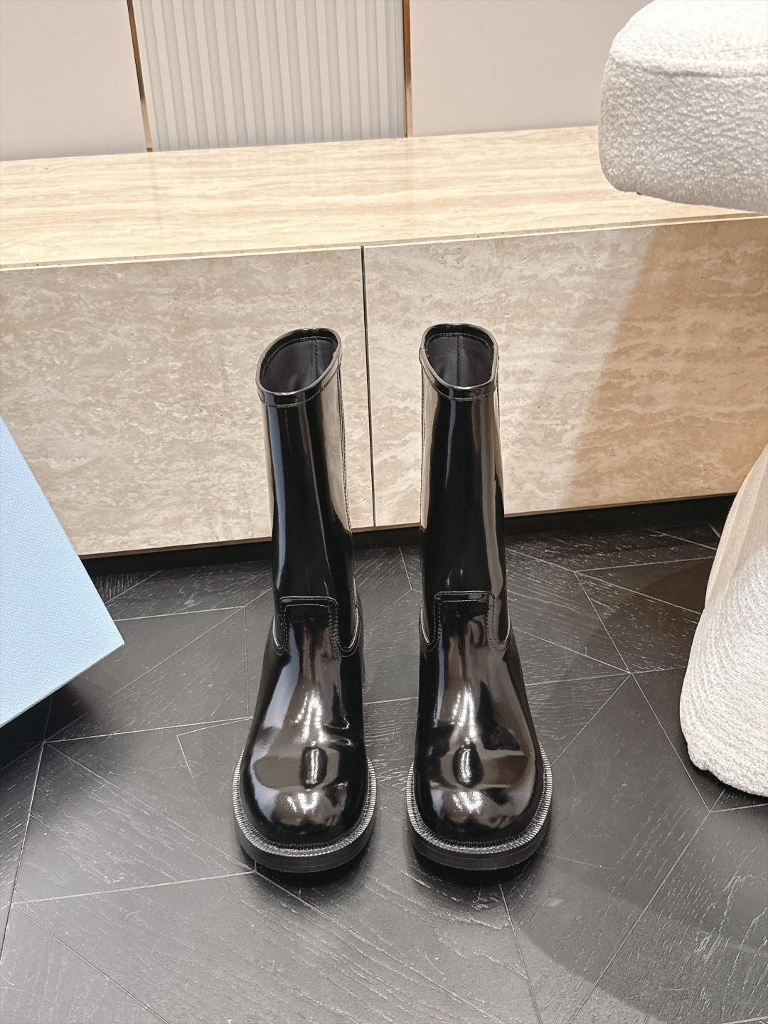 中筒    Prada/普拉达F041 2026ss秋冬最新款厚底马丁靴中筒靴长靴，非常耐看的一款 走秀款中筒靴 原版复