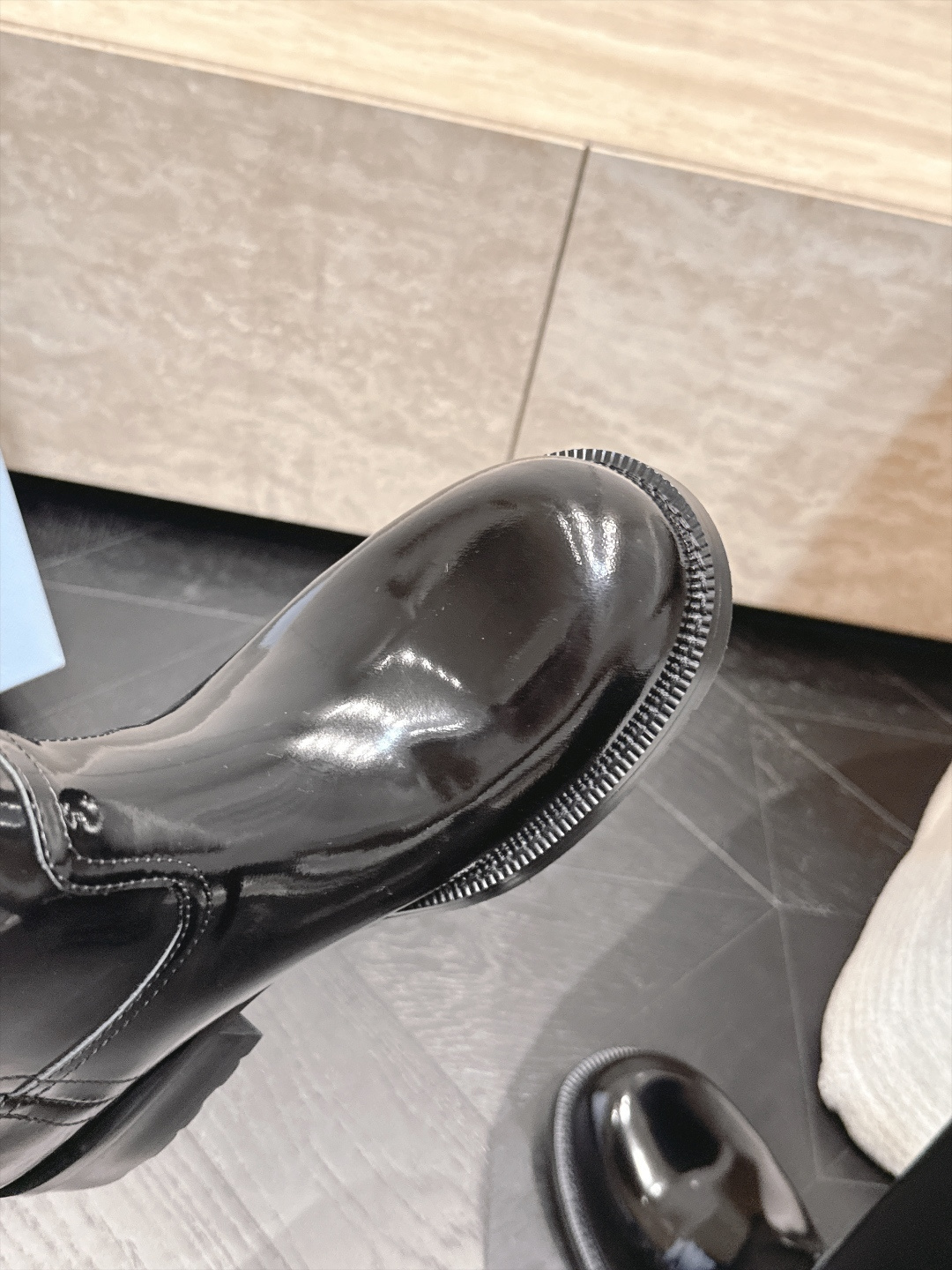 中筒    Prada/普拉达F041 2026ss秋冬最新款厚底马丁靴中筒靴长靴，非常耐看的一款 走秀款中筒靴 原版复