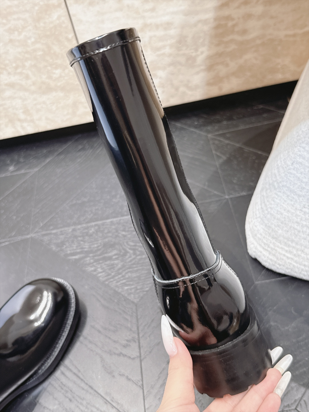 中筒    Prada/普拉达F041 2026ss秋冬最新款厚底马丁靴中筒靴长靴，非常耐看的一款 走秀款中筒靴 原版复