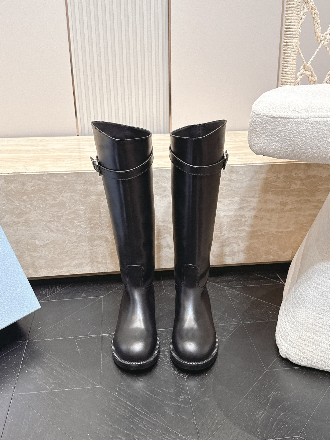 高筒    Prada/普拉达F041 2026ss秋冬最新款厚底马丁靴高筒靴长靴，非常耐看的一款 走秀款中筒靴 原版复
