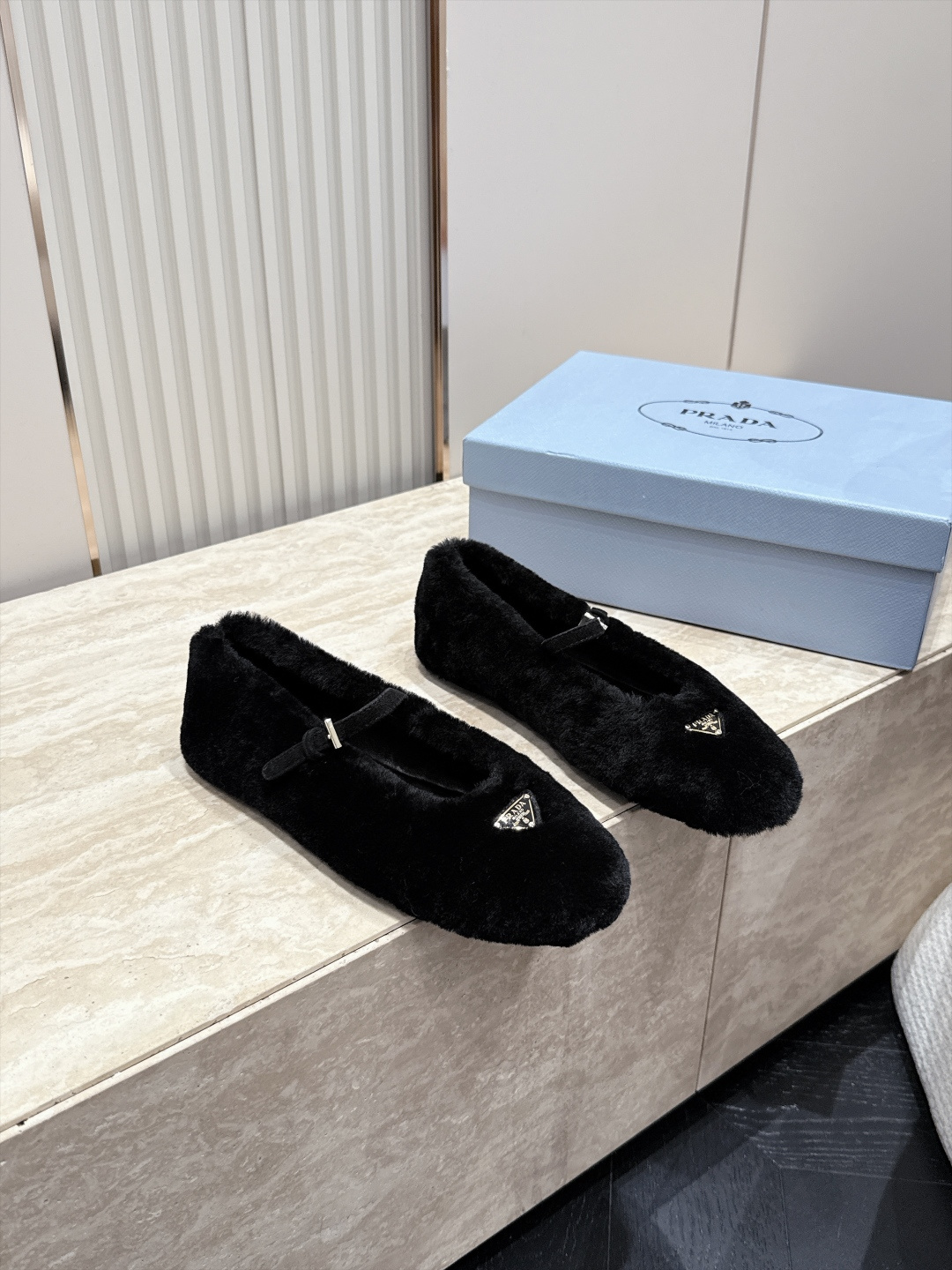 顶级版本   Prada 普拉达 2026ss新款玛丽珍平底鞋乐福鞋毛毛单鞋 网红爆款来袭！各大网红抢先体验、网红ins