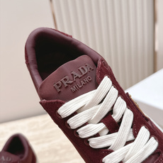 顶版最新两色 最高版 Prada普拉达 2 6新款 厚底 休闲运动鞋 这款运动鞋延续经久不衰的轮廓,是新款经典单品。采 顶版最新两色 最高版 Prada普拉达 2 6新款 厚底 休闲运动鞋 这款运动鞋延续经久不衰的轮廓,是新款经典单品。采