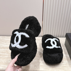 Chanel 香奈儿 新款松榚厚底毛毛拖鞋! 这款毛拖真的是真太可爱了~ 柔软蓬松的毛毛,舒服暖脚! 增高显腿长! 秋冬 Chanel 香奈儿 新款松榚厚底毛毛拖鞋! 这款毛拖真的是真太可爱了~ 柔软蓬松的毛毛,舒服暖脚! 增高显腿长! 秋冬