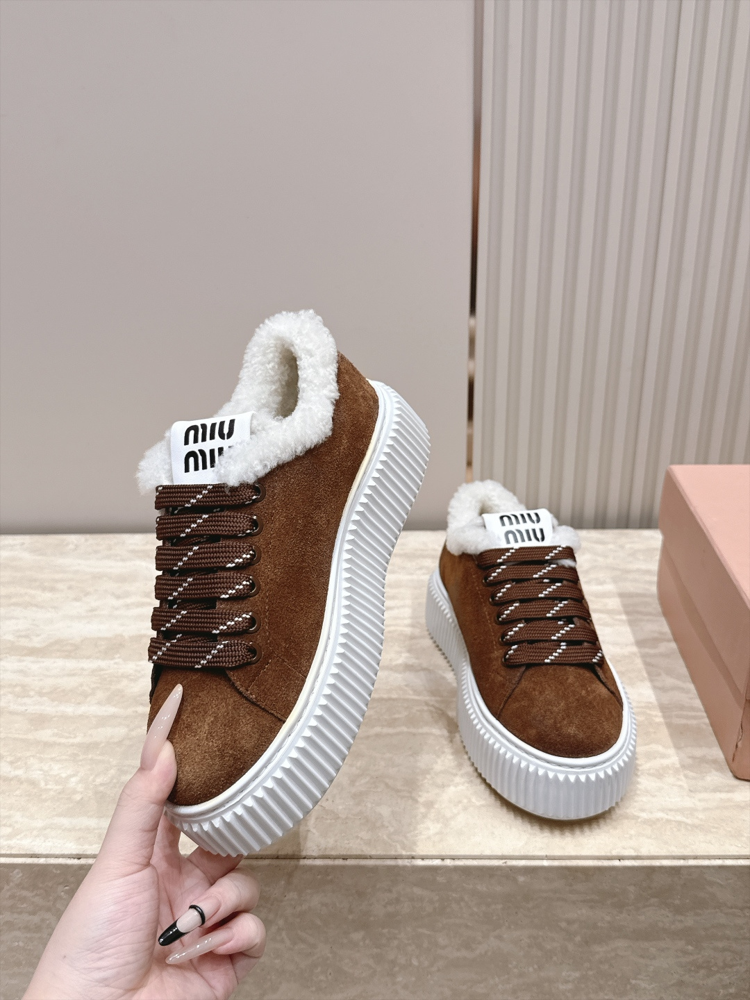 Miumiu 2026新款 羊毛厚底饼干鞋 满帮单鞋 最新走秀款，经典升级保暖 舒适度与时髦度并存 每个颜色搭配都好看，