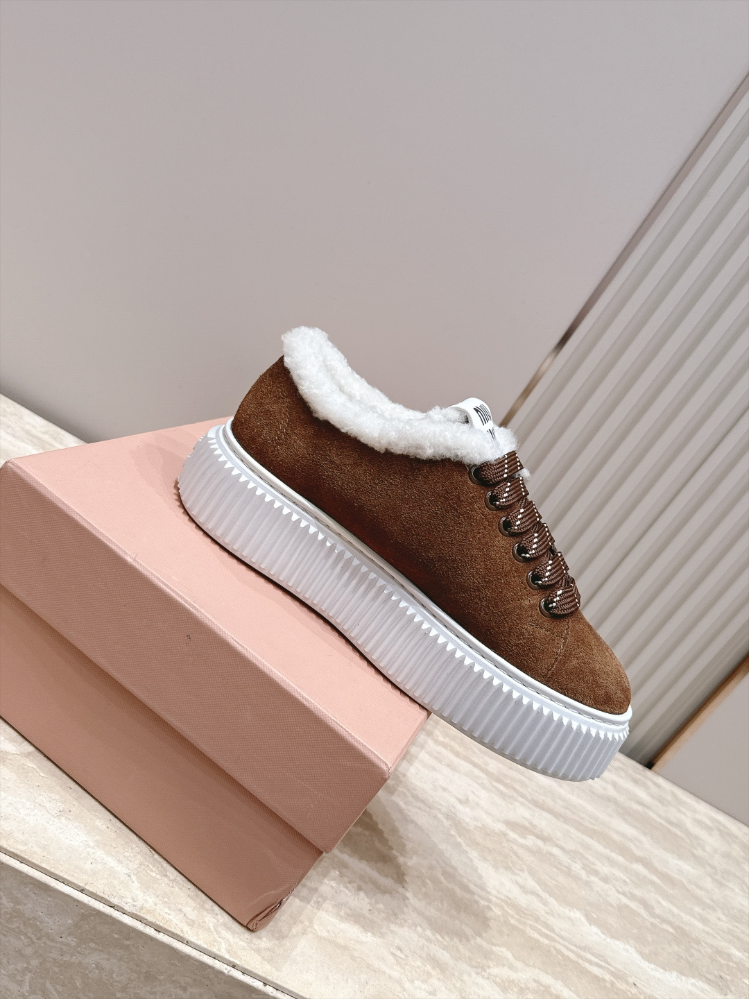 Miumiu 2026新款 羊毛厚底饼干鞋 满帮单鞋 最新走秀款，经典升级保暖 舒适度与时髦度并存 每个颜色搭配都好看，