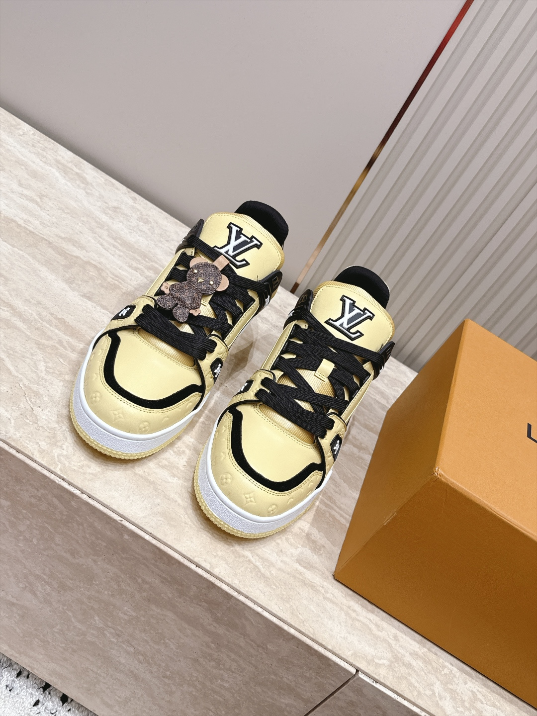 顶级版本： 情侣款 新色系！ LV trainer~~全新升级版~~经典回归❗ 情侣款，滑板鞋，篮球鞋，运动鞋…… LV