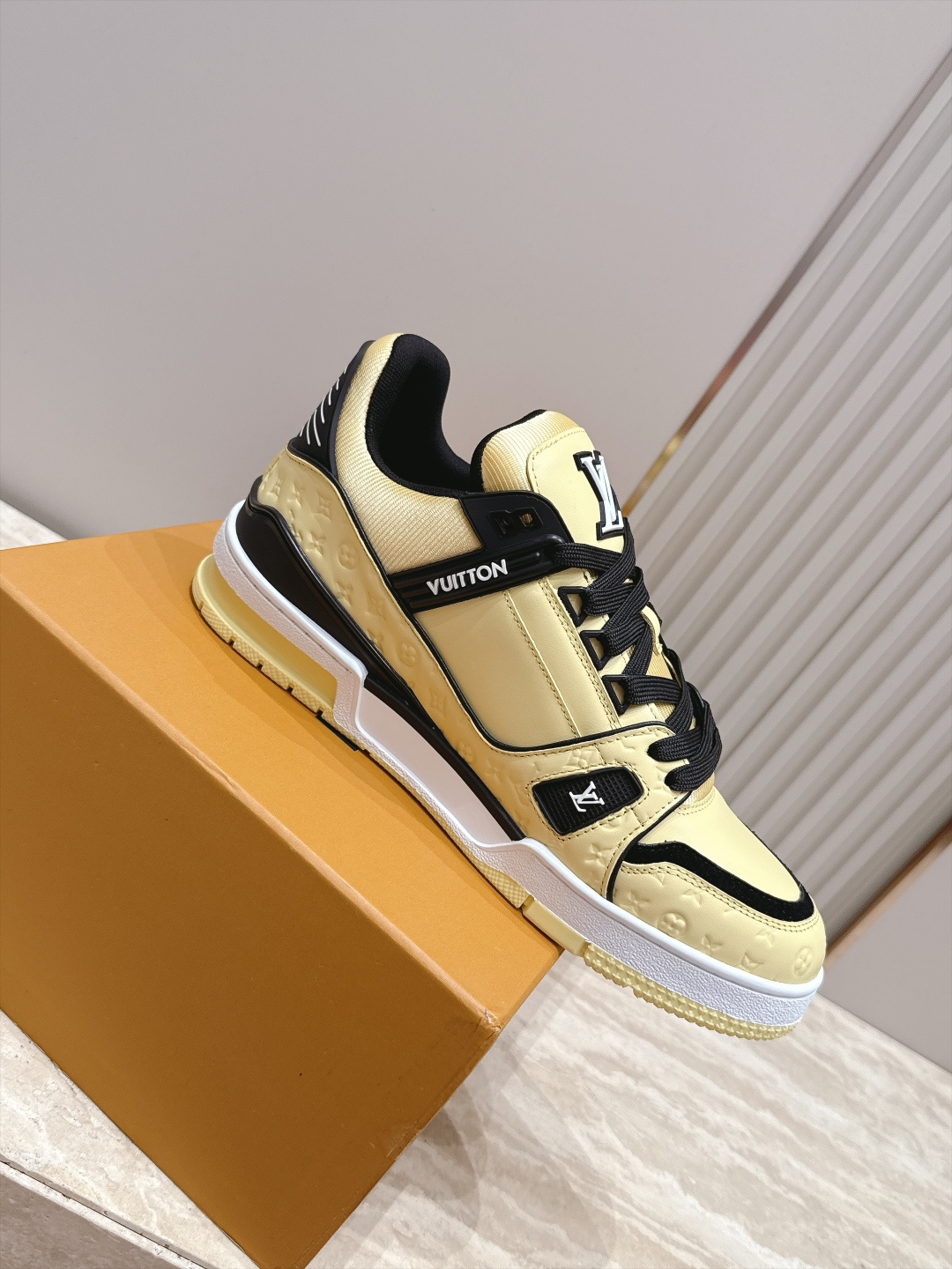 顶级版本： 情侣款 新色系！ LV trainer~~全新升级版~~经典回归❗ 情侣款，滑板鞋，篮球鞋，运动鞋…… LV