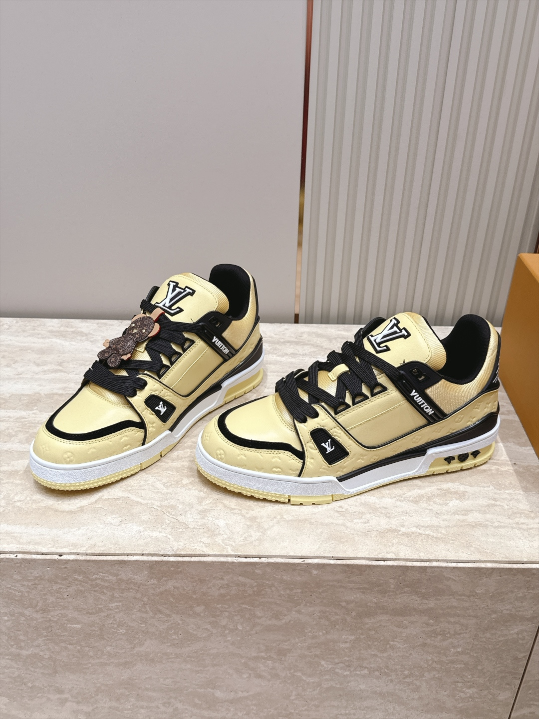 顶级版本： 情侣款 新色系！ LV trainer~~全新升级版~~经典回归❗ 情侣款，滑板鞋，篮球鞋，运动鞋…… LV