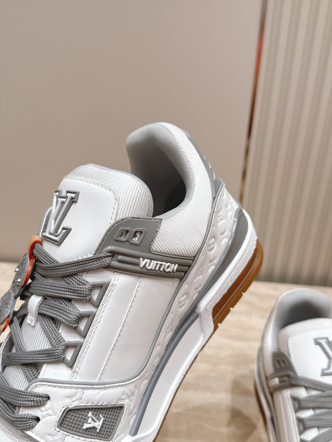 顶级版本： 情侣款 新色系！ LV trainer~~全新升级版~~经典回归❗ 情侣款，滑板鞋，篮球鞋，运动鞋…… LV
