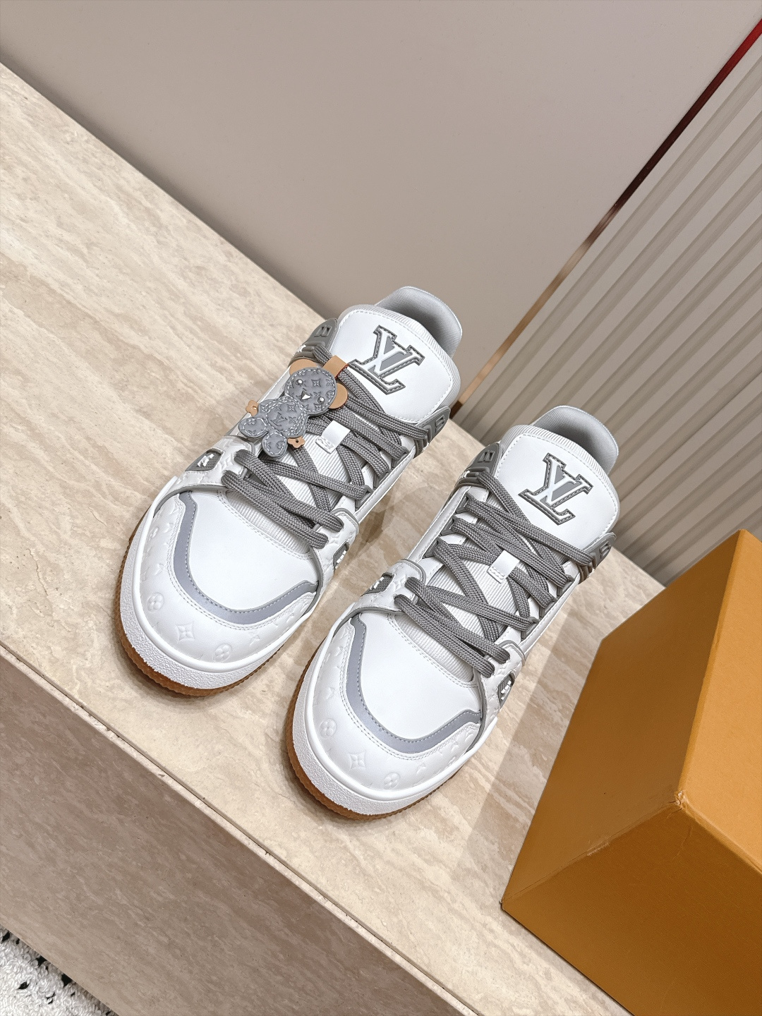 顶级版本： 情侣款 新色系！ LV trainer~~全新升级版~~经典回归❗ 情侣款，滑板鞋，篮球鞋，运动鞋…… LV