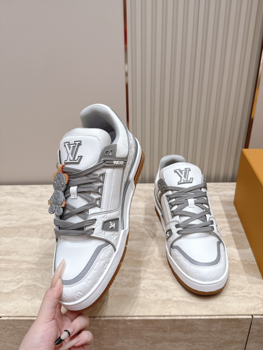 顶级版本： 情侣款 新色系！ LV trainer~~全新升级版~~经典回归❗ 情侣款，滑板鞋，篮球鞋，运动鞋…… LV