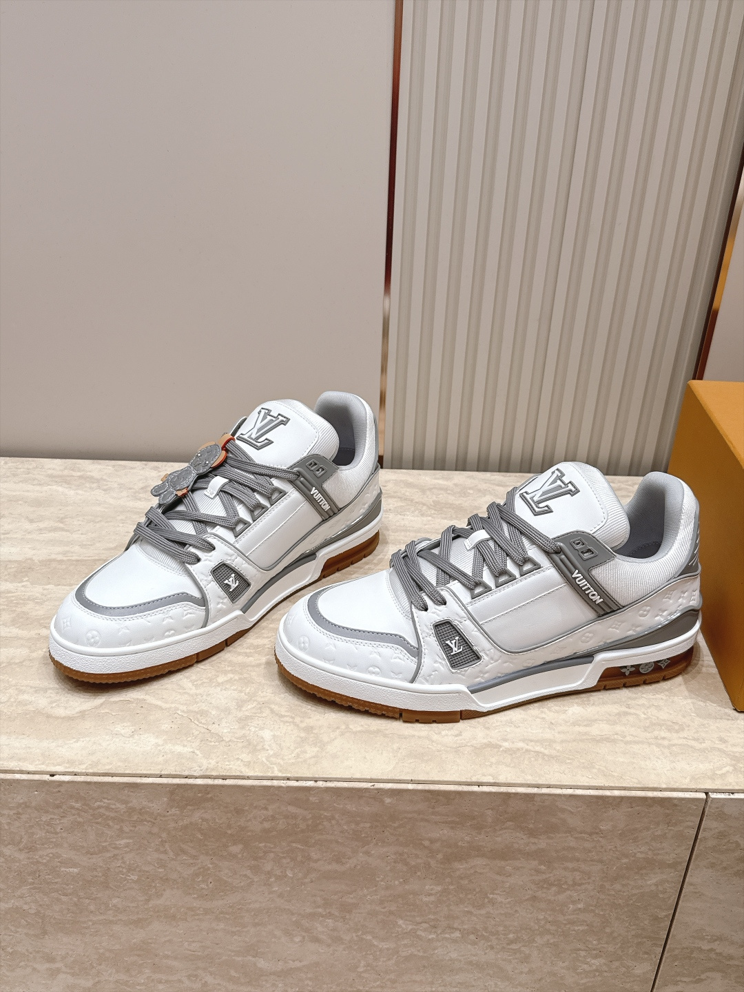 顶级版本： 情侣款 新色系！ LV trainer~~全新升级版~~经典回归❗ 情侣款，滑板鞋，篮球鞋，运动鞋…… LV