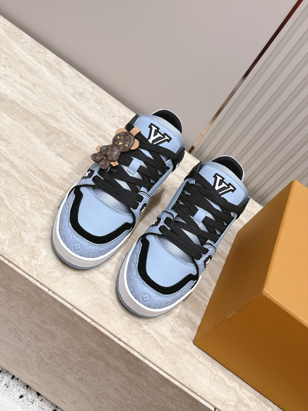 顶级版本： 情侣款 新色系！ LV trainer~~全新升级版~~经典回归❗ 情侣款，滑板鞋，篮球鞋，运动鞋…… LV
