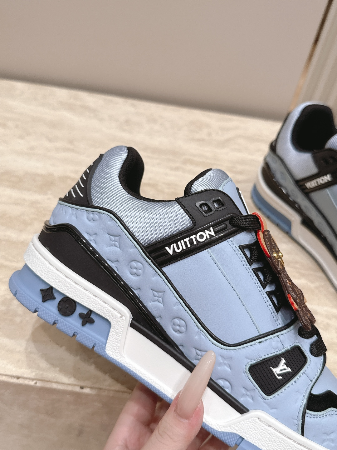 顶级版本： 情侣款 新色系！ LV trainer~~全新升级版~~经典回归❗ 情侣款，滑板鞋，篮球鞋，运动鞋…… LV