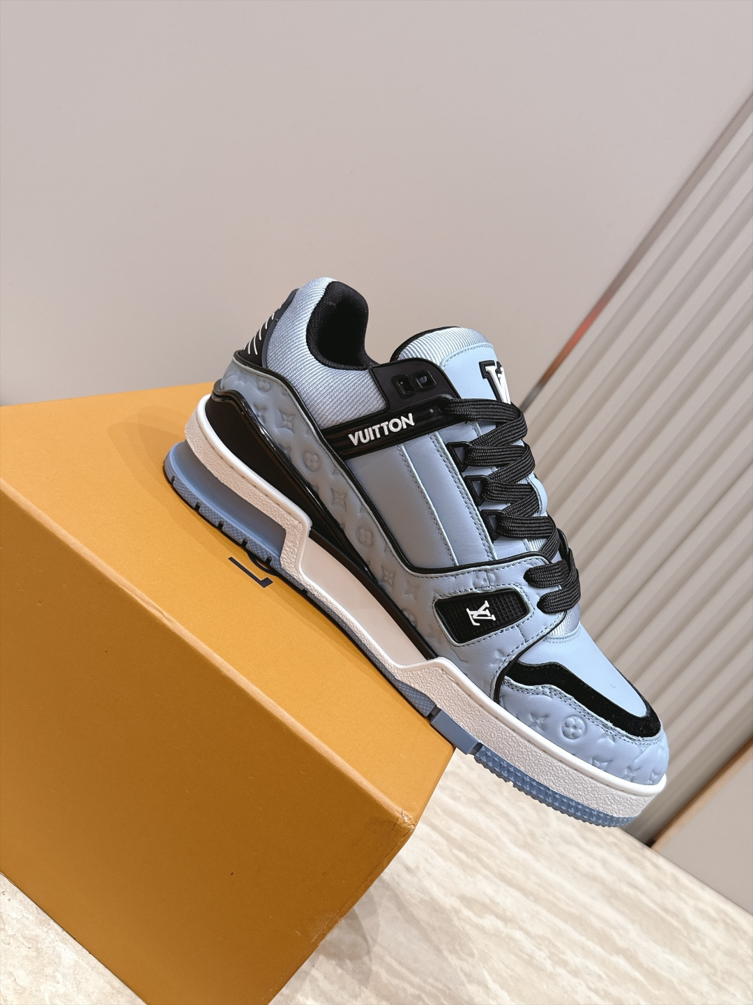 顶级版本： 情侣款 新色系！ LV trainer~~全新升级版~~经典回归❗ 情侣款，滑板鞋，篮球鞋，运动鞋…… LV