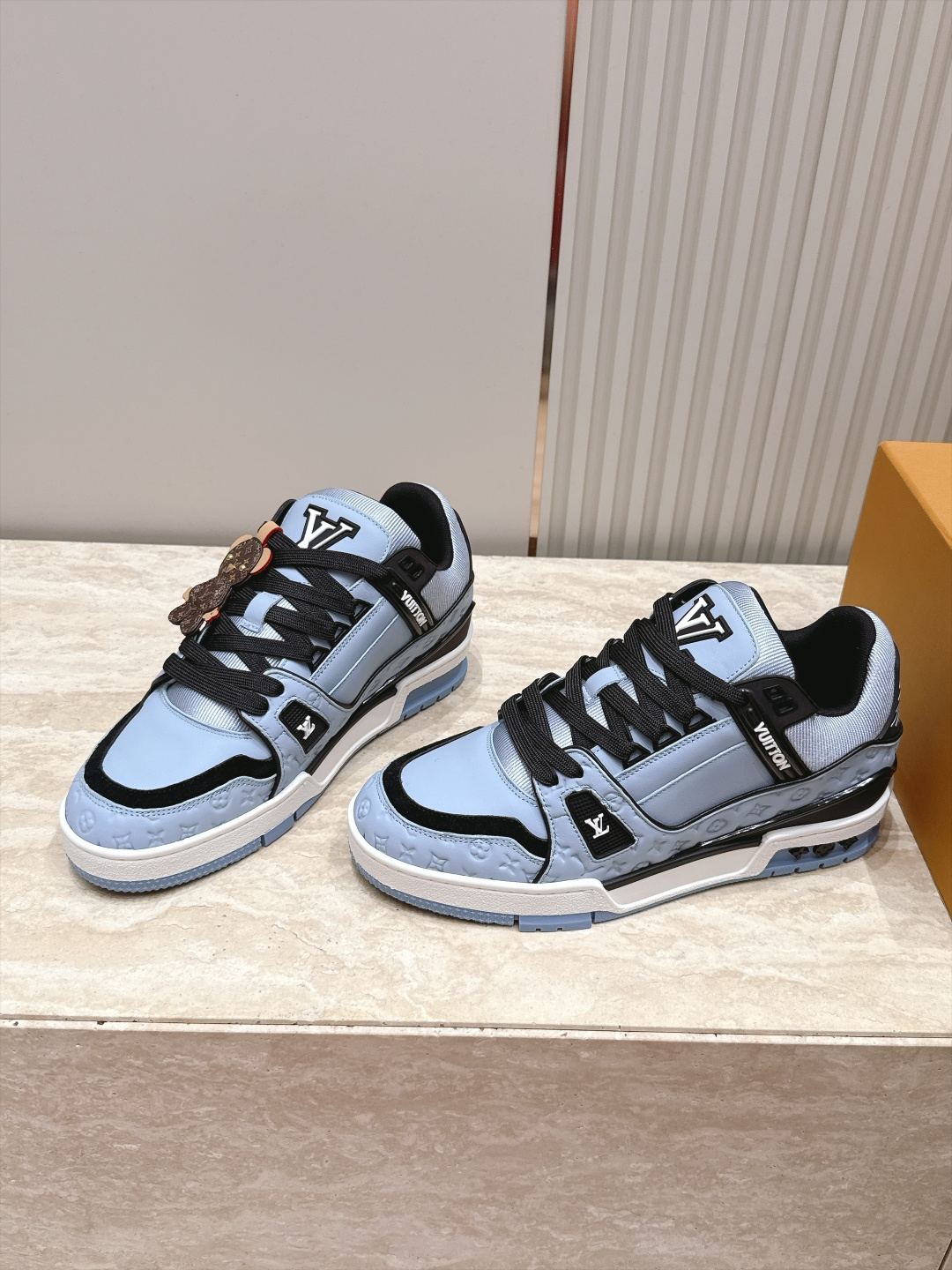 顶级版本： 情侣款 新色系！ LV trainer~~全新升级版~~经典回归❗ 情侣款，滑板鞋，篮球鞋，运动鞋…… LV