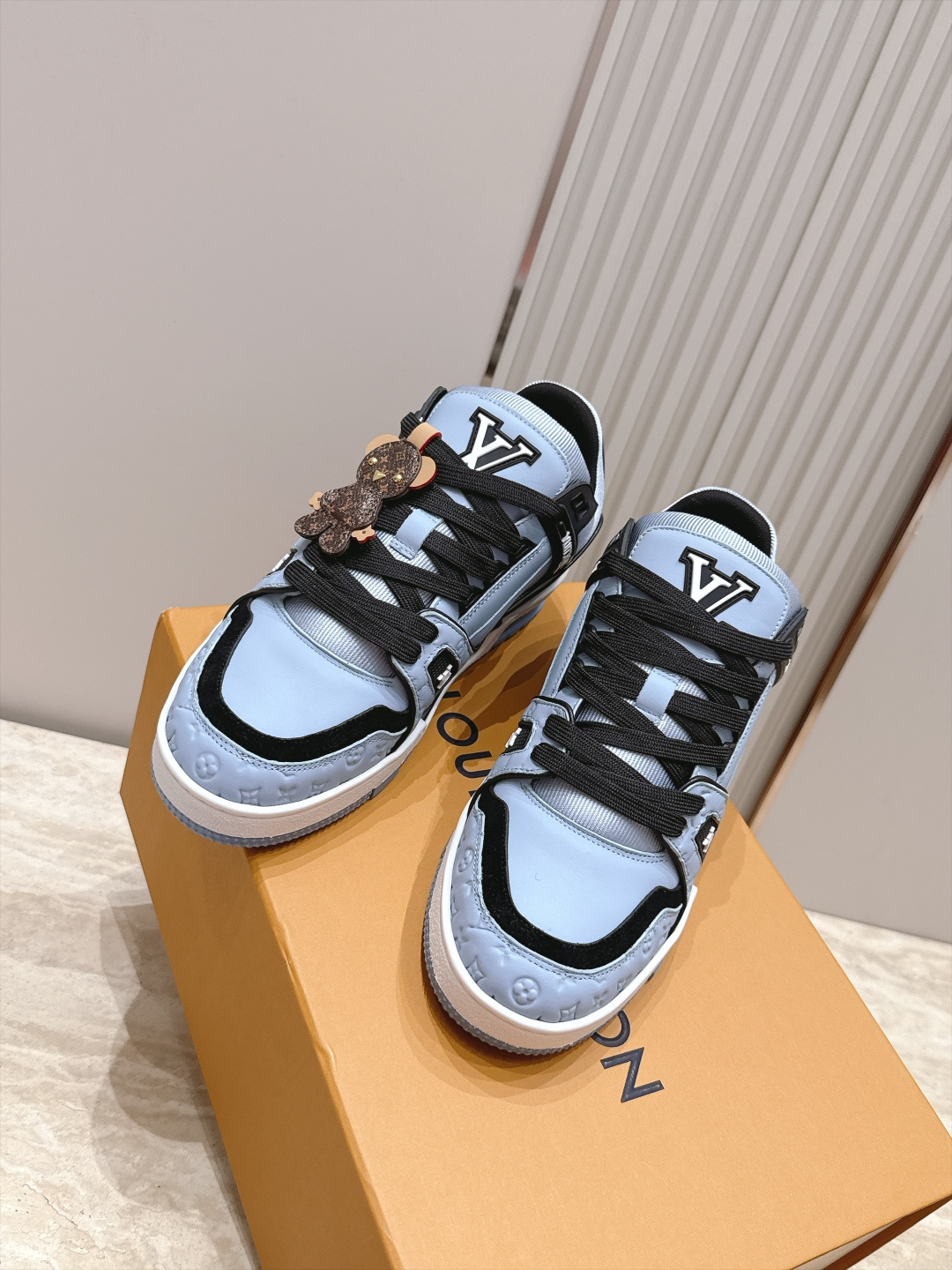 顶级版本： 情侣款 新色系！ LV trainer~~全新升级版~~经典回归❗ 情侣款，滑板鞋，篮球鞋，运动鞋…… LV
