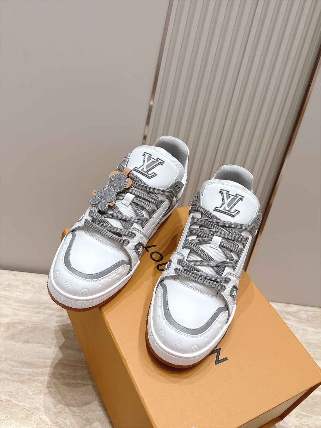 顶级版本： 情侣款 新色系！ LV trainer~~全新升级版~~经典回归❗ 情侣款，滑板鞋，篮球鞋，运动鞋…… LV