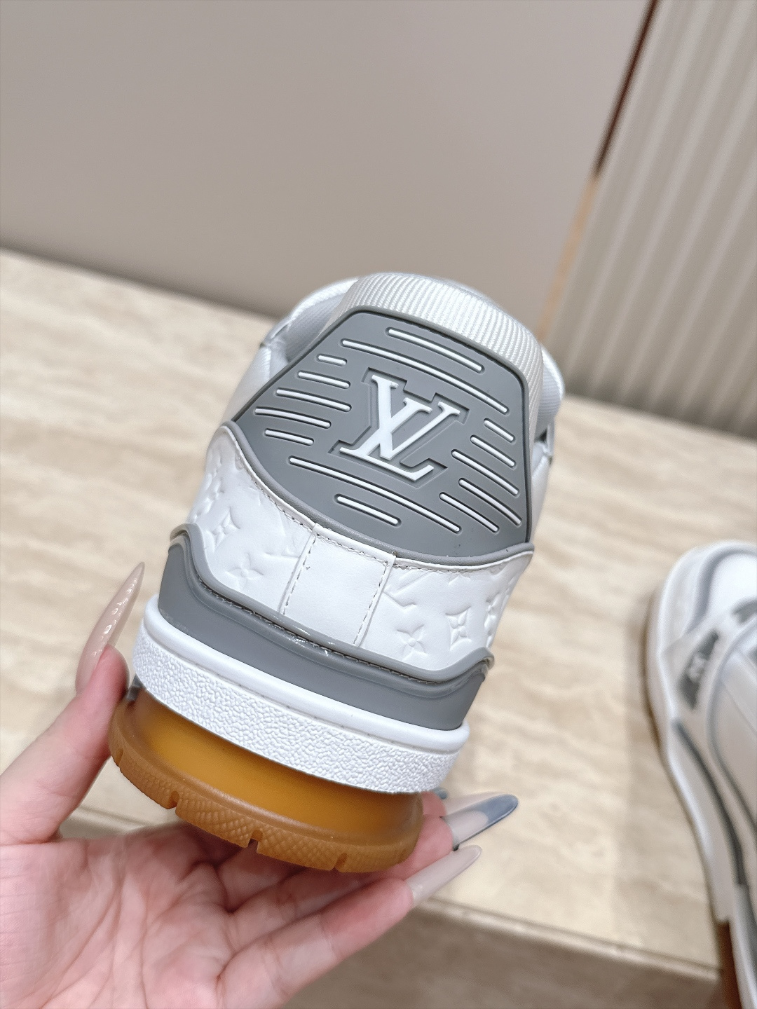 顶级版本： 情侣款 新色系！ LV trainer~~全新升级版~~经典回归❗ 情侣款，滑板鞋，篮球鞋，运动鞋…… LV