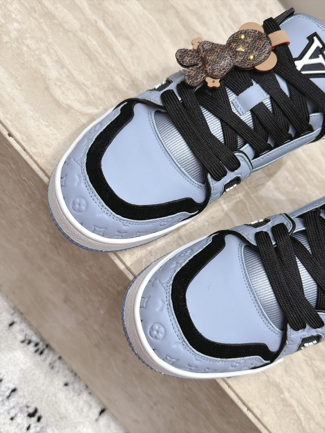 顶级版本： 情侣款 新色系！ LV trainer~~全新升级版~~经典回归❗ 情侣款，滑板鞋，篮球鞋，运动鞋…… LV