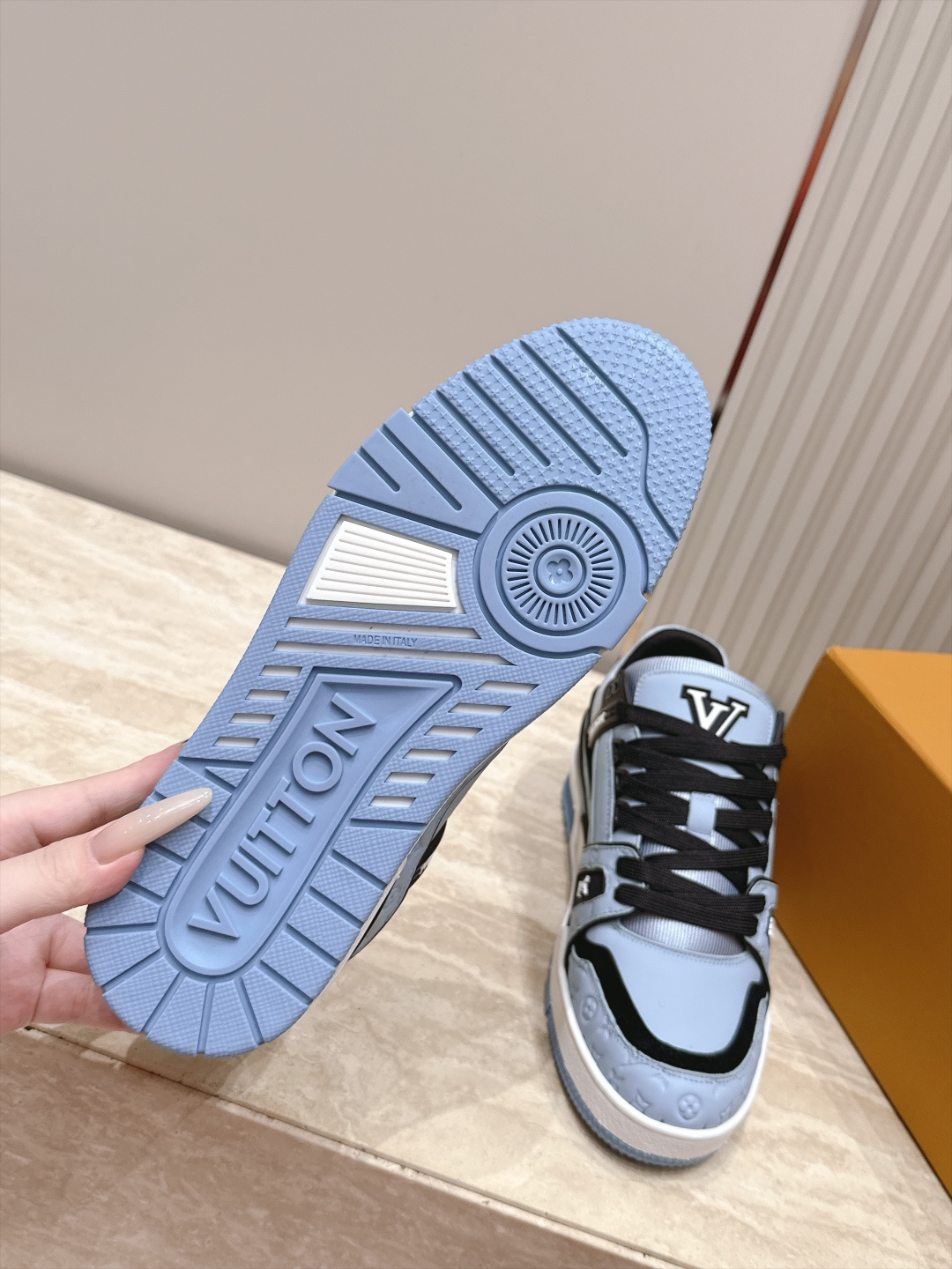 顶级版本： 情侣款 新色系！ LV trainer~~全新升级版~~经典回归❗ 情侣款，滑板鞋，篮球鞋，运动鞋…… LV