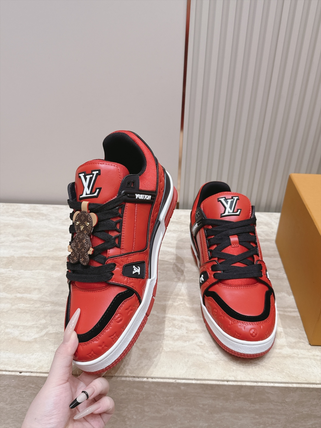 顶级版本： 情侣款 新色系！ LV trainer~~全新升级版~~经典回归❗ 情侣款，滑板鞋，篮球鞋，运动鞋…… LV