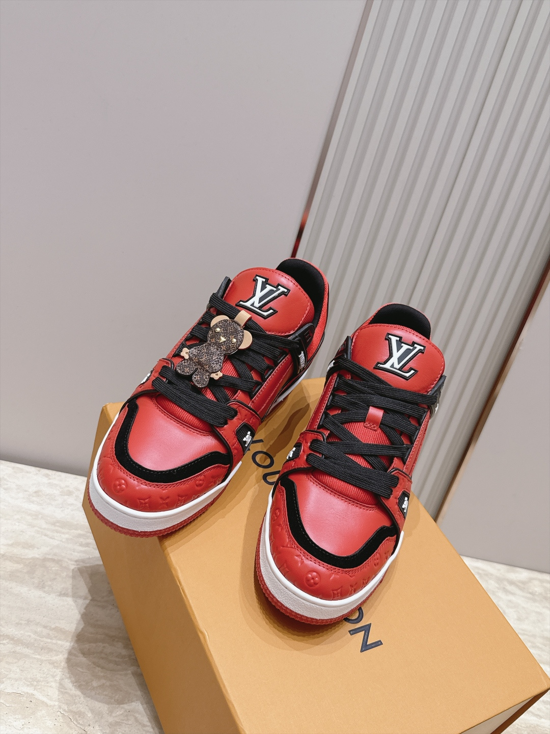 顶级版本： 情侣款 新色系！ LV trainer~~全新升级版~~经典回归❗ 情侣款，滑板鞋，篮球鞋，运动鞋…… LV