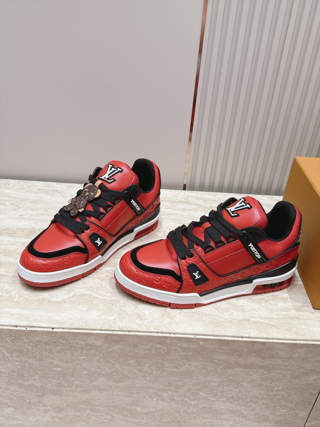 顶级版本： 情侣款 新色系！ LV trainer~~全新升级版~~经典回归❗ 情侣款，滑板鞋，篮球鞋，运动鞋…… LV
