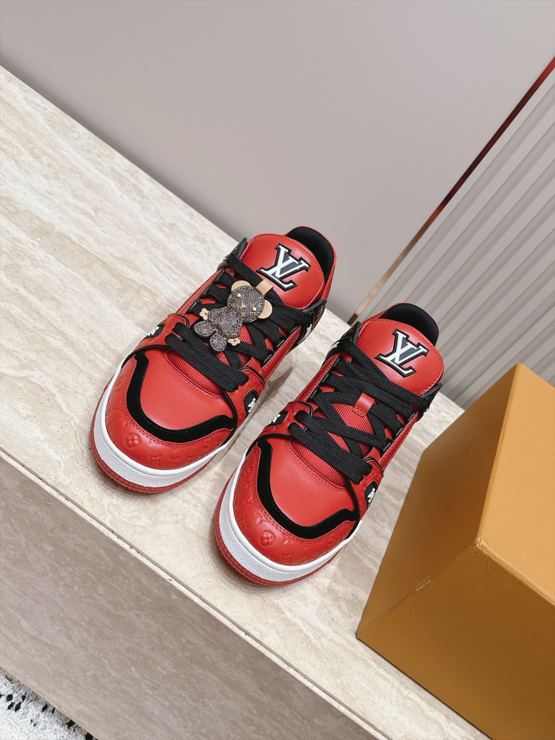 顶级版本： 情侣款 新色系！ LV trainer~~全新升级版~~经典回归❗ 情侣款，滑板鞋，篮球鞋，运动鞋…… LV