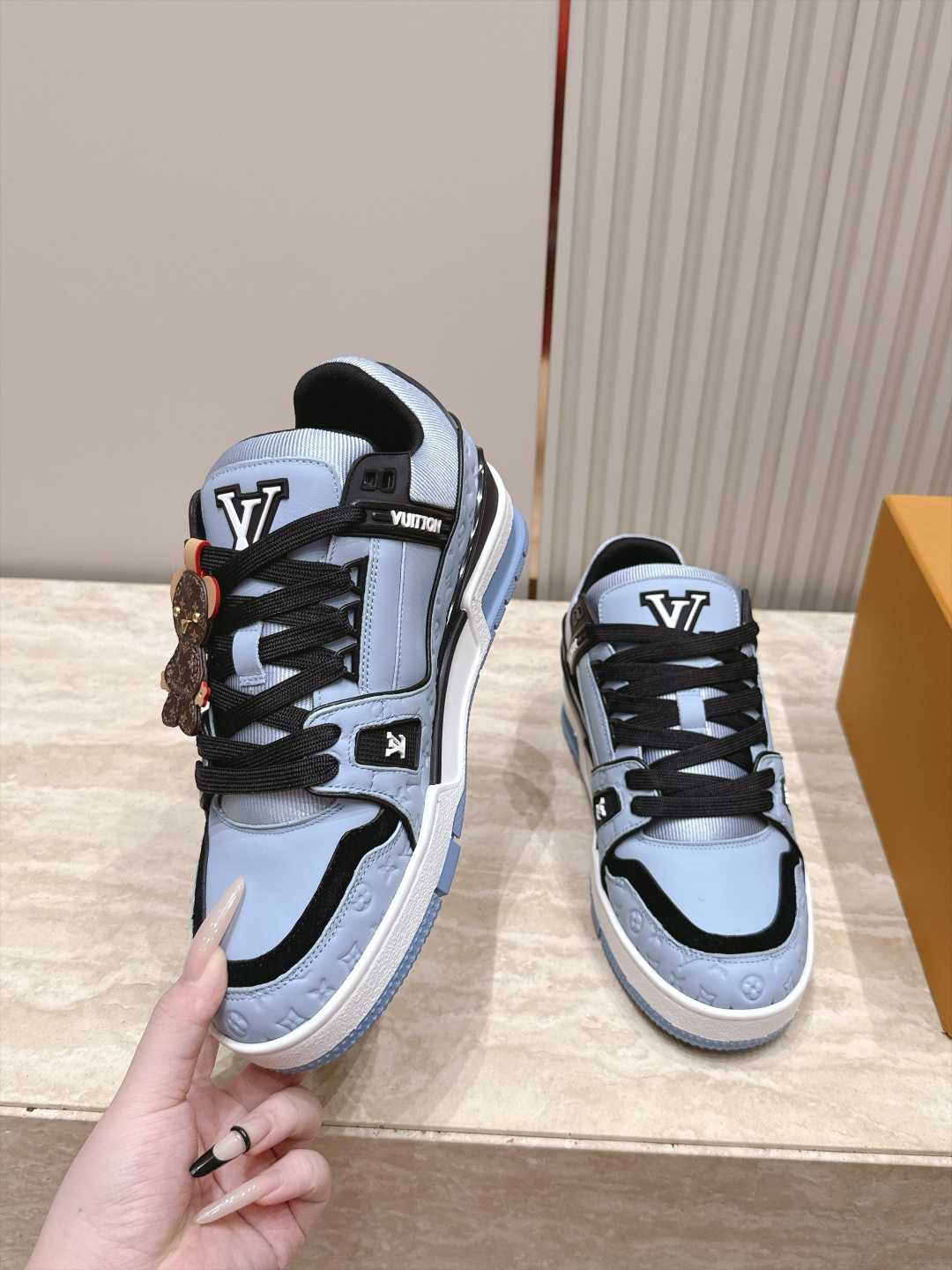 顶级版本： 情侣款 新色系！ LV trainer~~全新升级版~~经典回归❗ 情侣款，滑板鞋，篮球鞋，运动鞋…… LV
