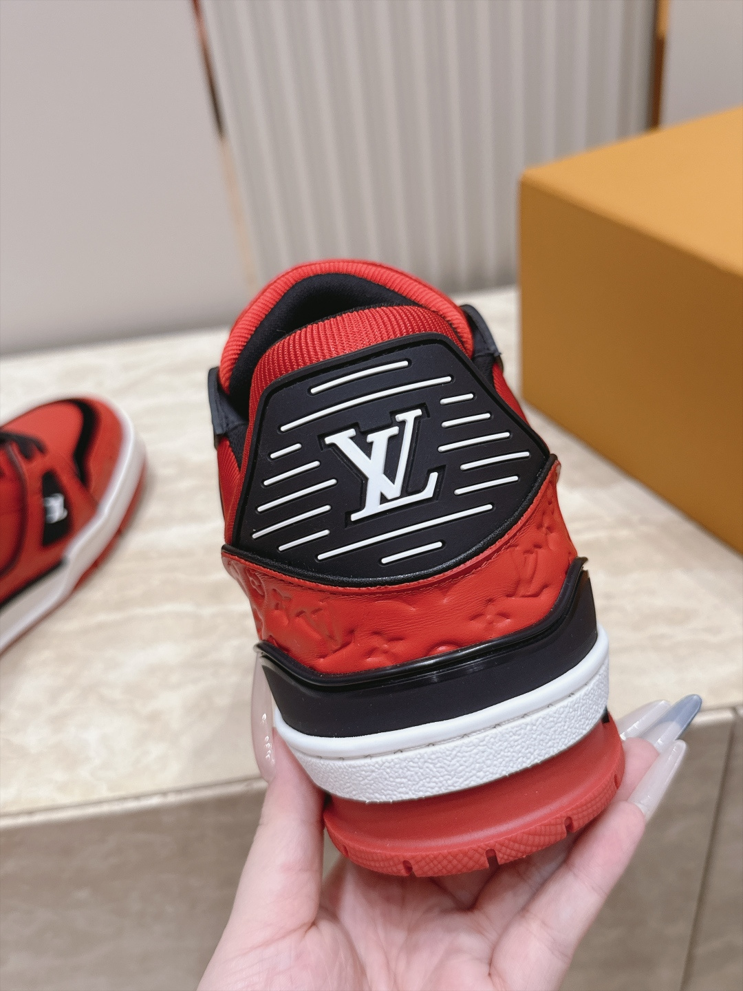 顶级版本： 情侣款 新色系！ LV trainer~~全新升级版~~经典回归❗ 情侣款，滑板鞋，篮球鞋，运动鞋…… LV