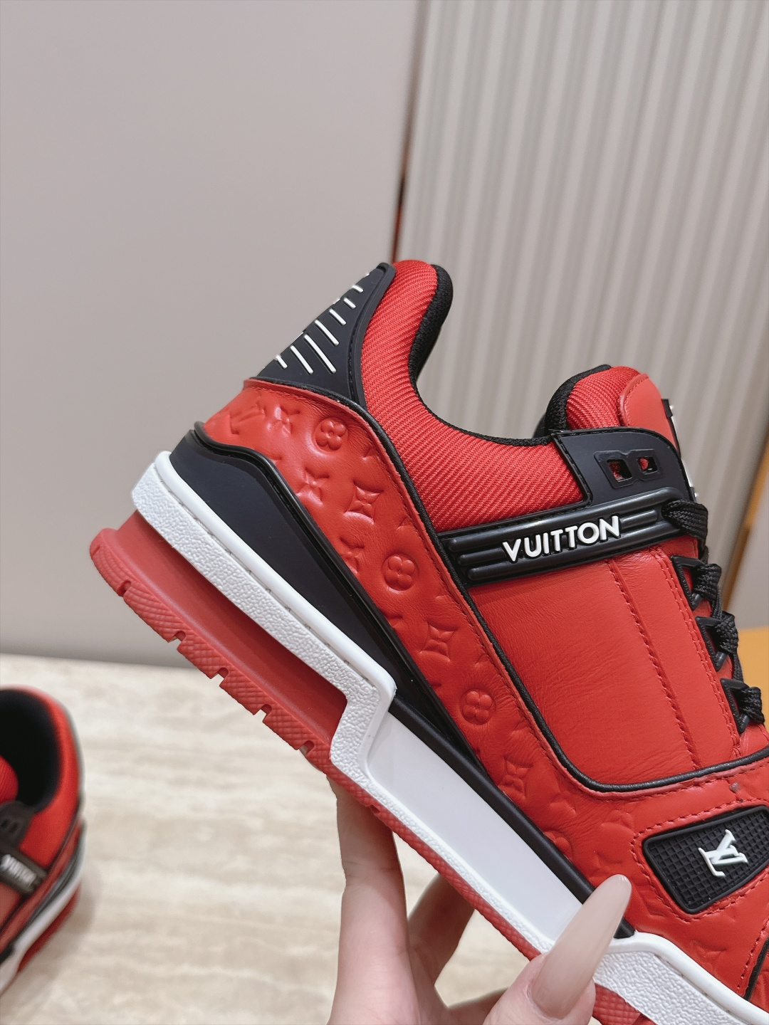 顶级版本： 情侣款 新色系！ LV trainer~~全新升级版~~经典回归❗ 情侣款，滑板鞋，篮球鞋，运动鞋…… LV