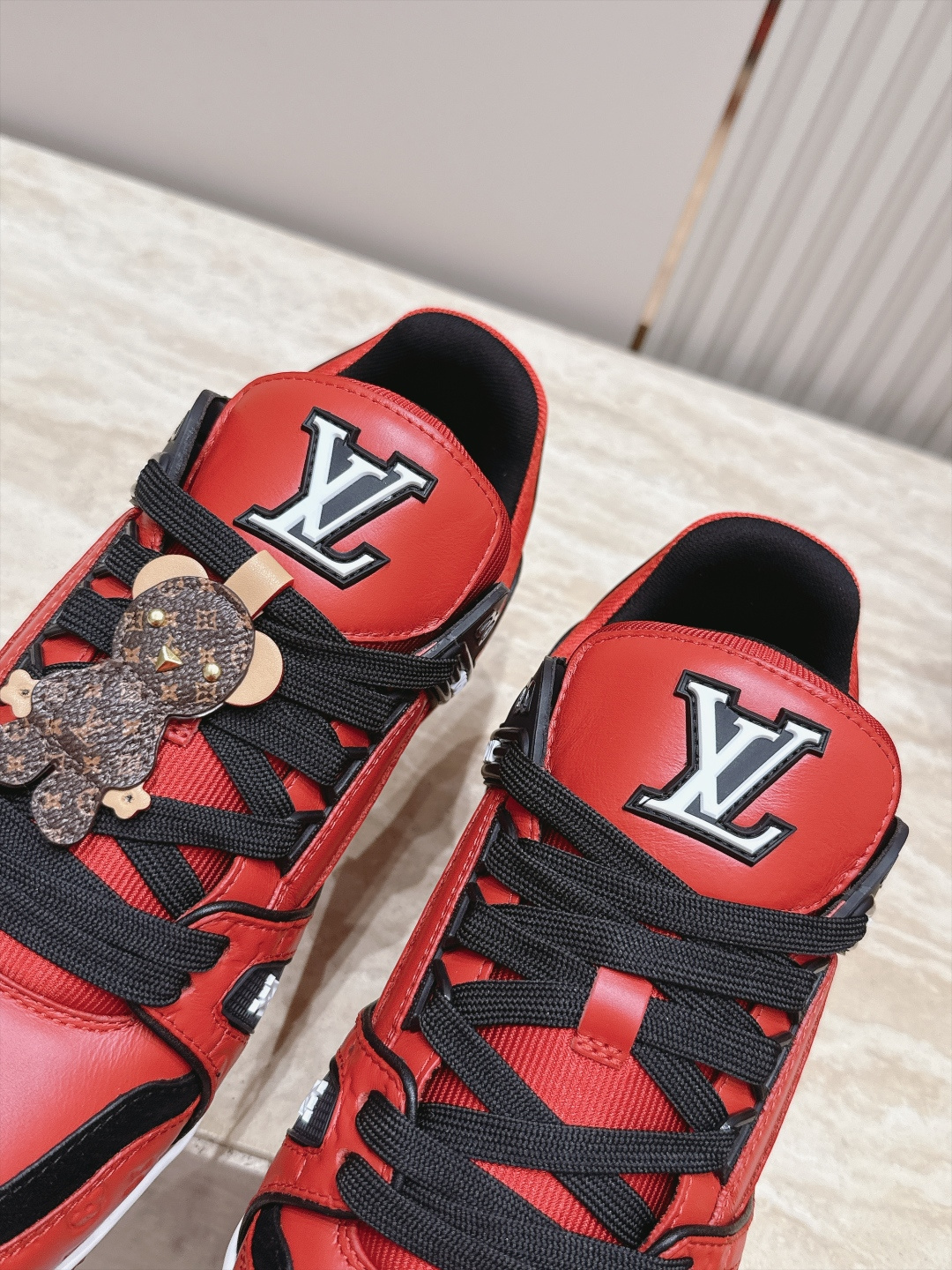 顶级版本： 情侣款 新色系！ LV trainer~~全新升级版~~经典回归❗ 情侣款，滑板鞋，篮球鞋，运动鞋…… LV