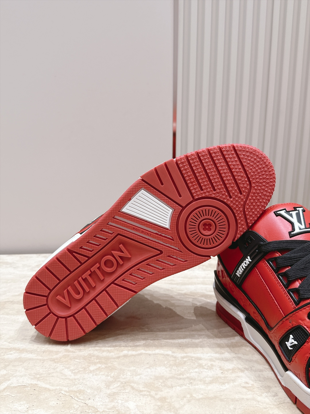 顶级版本： 情侣款 新色系！ LV trainer~~全新升级版~~经典回归❗ 情侣款，滑板鞋，篮球鞋，运动鞋…… LV