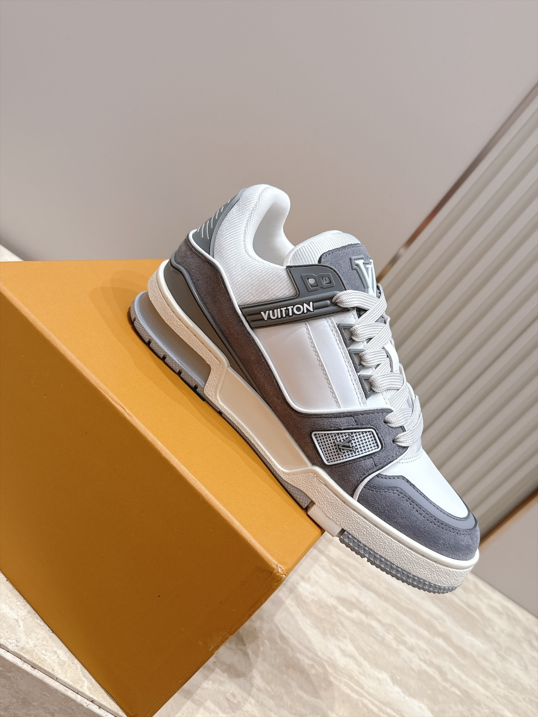顶级版本： 情侣款 新色系！ LV trainer~~全新升级版~~经典回归❗ 情侣款，滑板鞋，篮球鞋，运动鞋…… LV