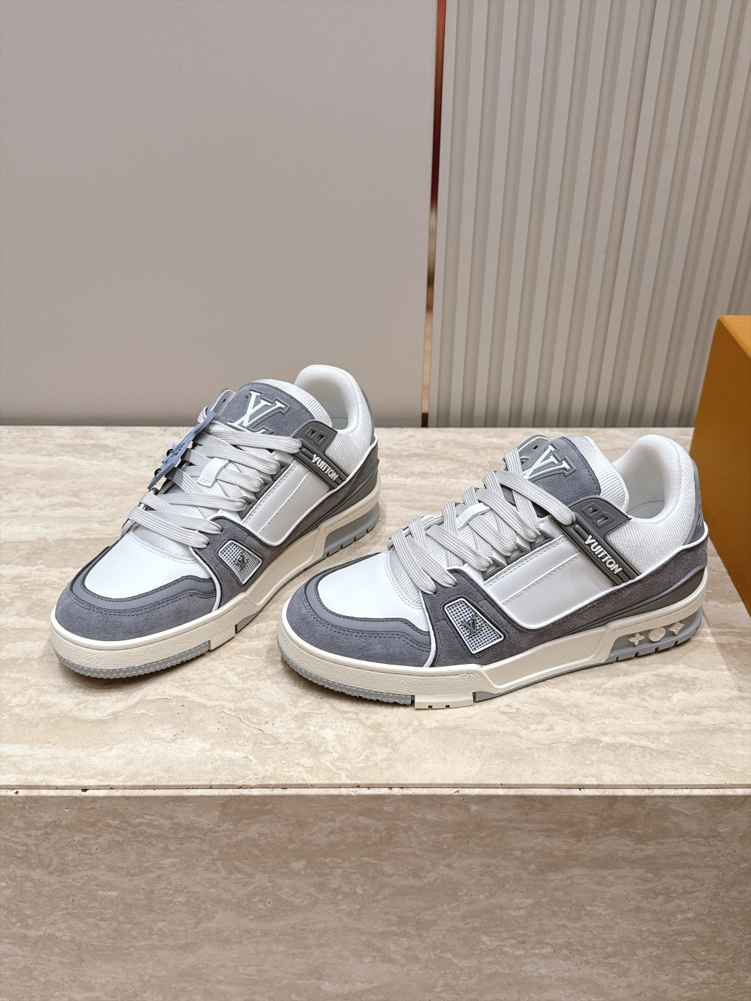 顶级版本： 情侣款 新色系！ LV trainer~~全新升级版~~经典回归❗ 情侣款，滑板鞋，篮球鞋，运动鞋…… LV