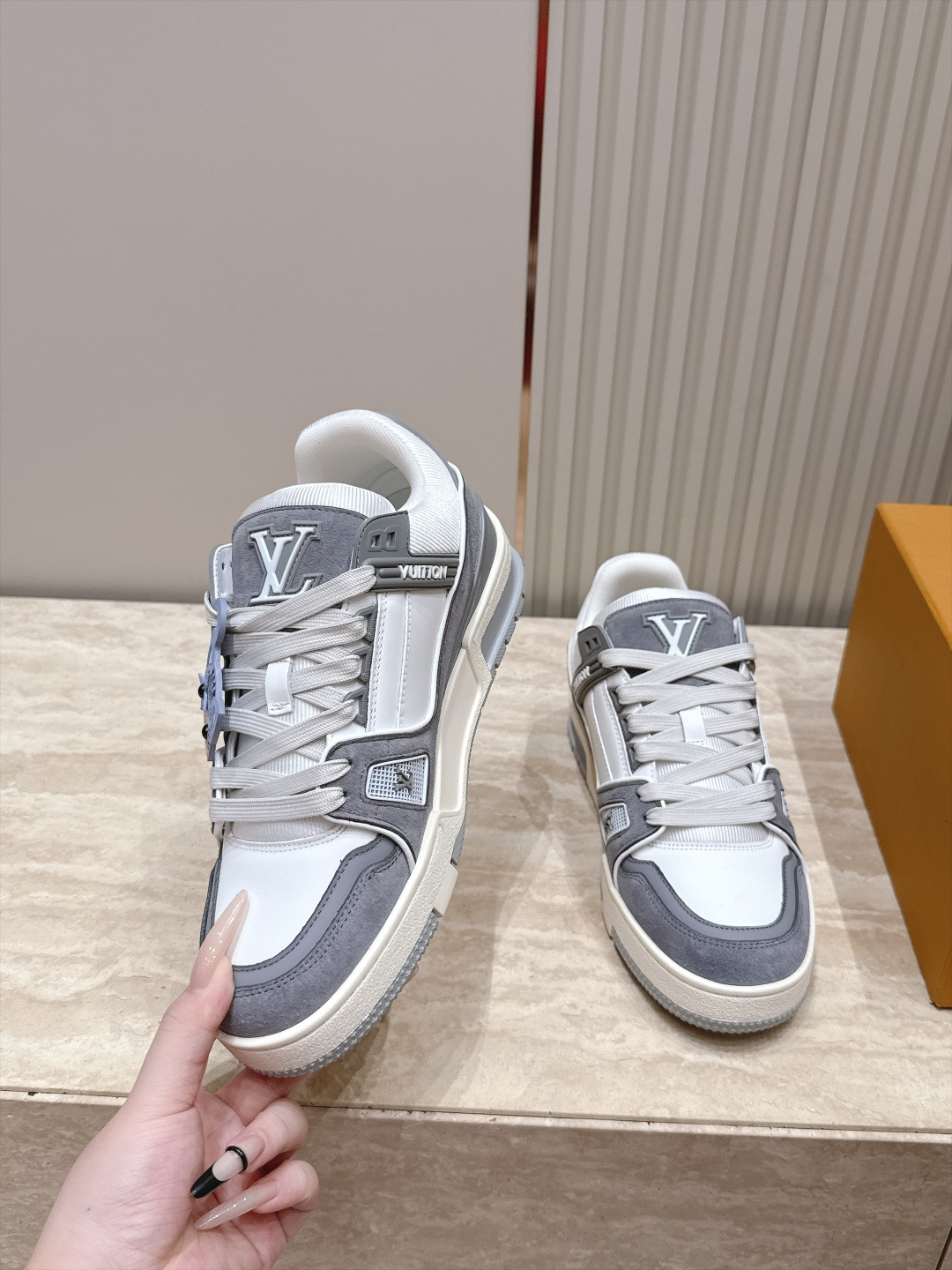 顶级版本： 情侣款 新色系！ LV trainer~~全新升级版~~经典回归❗ 情侣款，滑板鞋，篮球鞋，运动鞋…… LV
