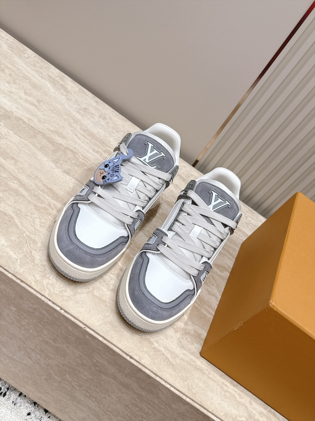 顶级版本： 情侣款 新色系！ LV trainer~~全新升级版~~经典回归❗ 情侣款，滑板鞋，篮球鞋，运动鞋…… LV