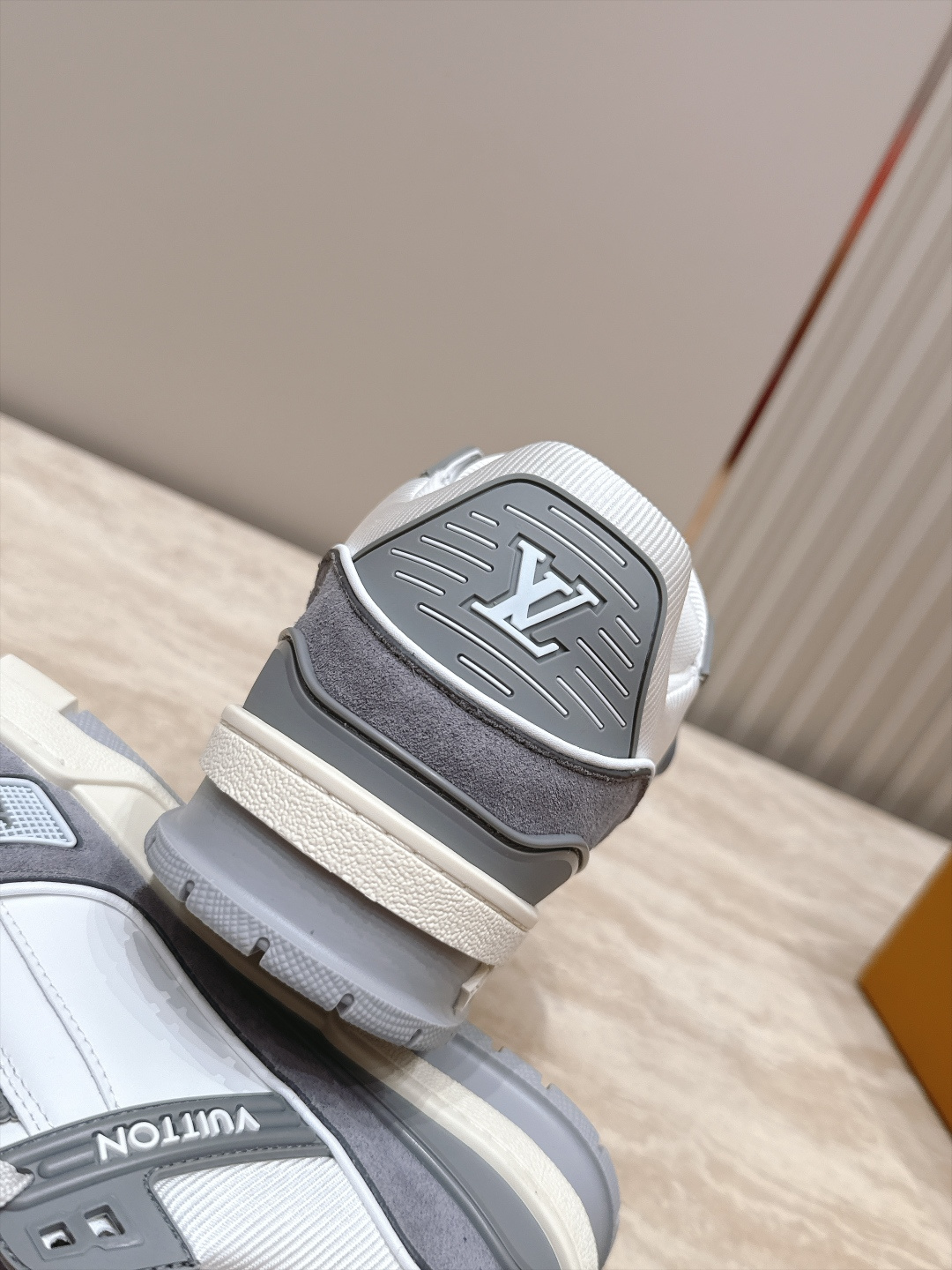顶级版本： 情侣款 新色系！ LV trainer~~全新升级版~~经典回归❗ 情侣款，滑板鞋，篮球鞋，运动鞋…… LV