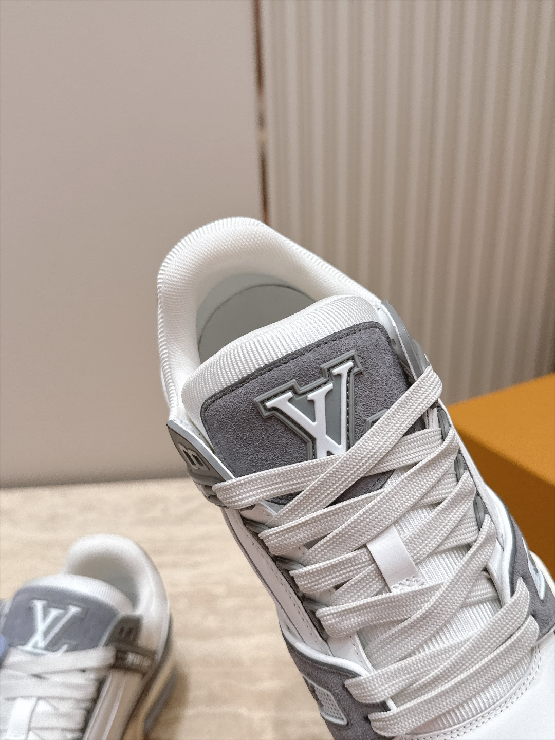 顶级版本： 情侣款 新色系！ LV trainer~~全新升级版~~经典回归❗ 情侣款，滑板鞋，篮球鞋，运动鞋…… LV