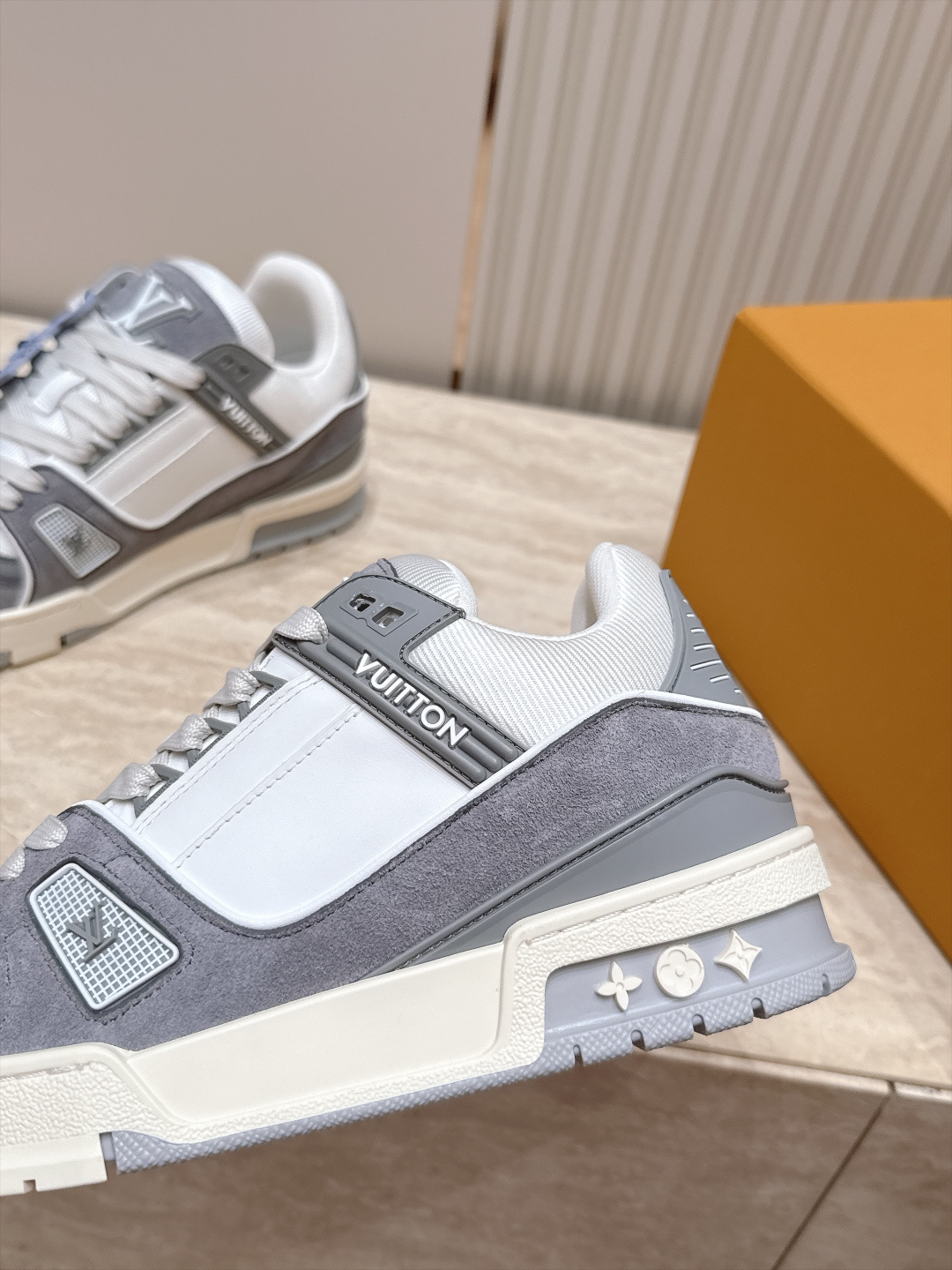 顶级版本： 情侣款 新色系！ LV trainer~~全新升级版~~经典回归❗ 情侣款，滑板鞋，篮球鞋，运动鞋…… LV