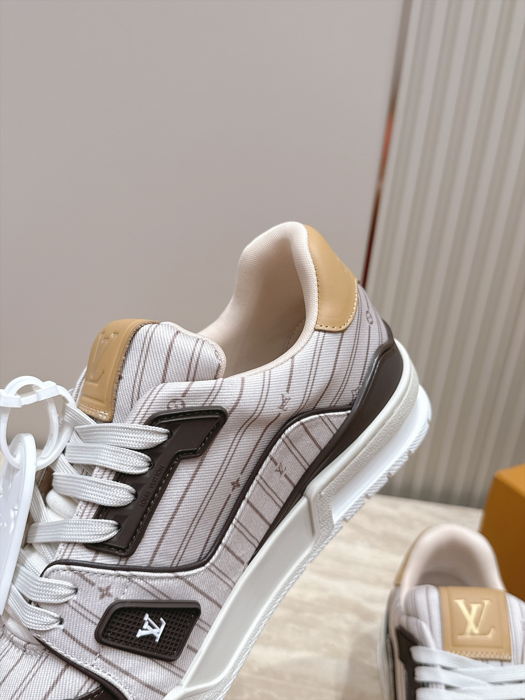 顶级版本： 情侣款 新色系！ LV trainer~~全新升级版~~经典回归❗ 情侣款，滑板鞋，篮球鞋，运动鞋…… LV