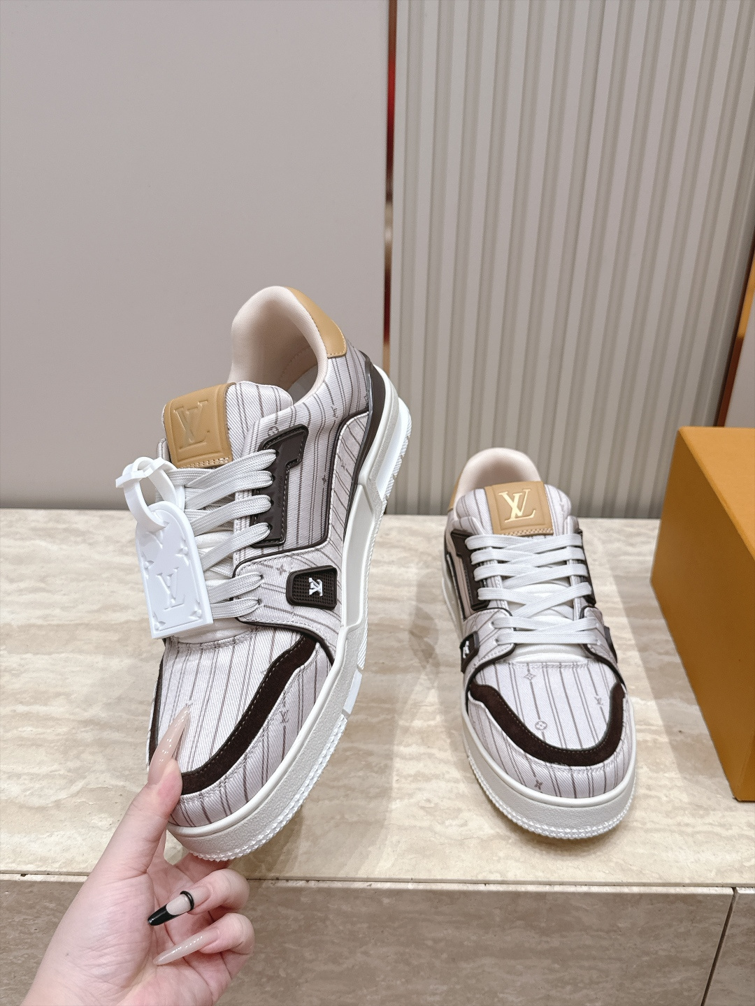 顶级版本： 情侣款 新色系！ LV trainer~~全新升级版~~经典回归❗ 情侣款，滑板鞋，篮球鞋，运动鞋…… LV