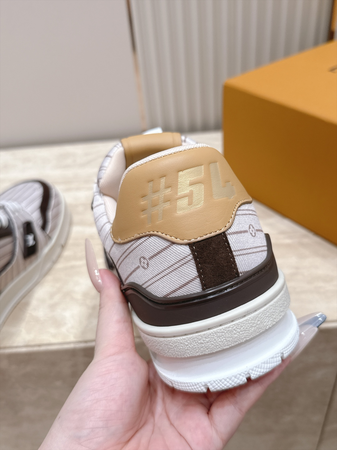 顶级版本： 情侣款 新色系！ LV trainer~~全新升级版~~经典回归❗ 情侣款，滑板鞋，篮球鞋，运动鞋…… LV