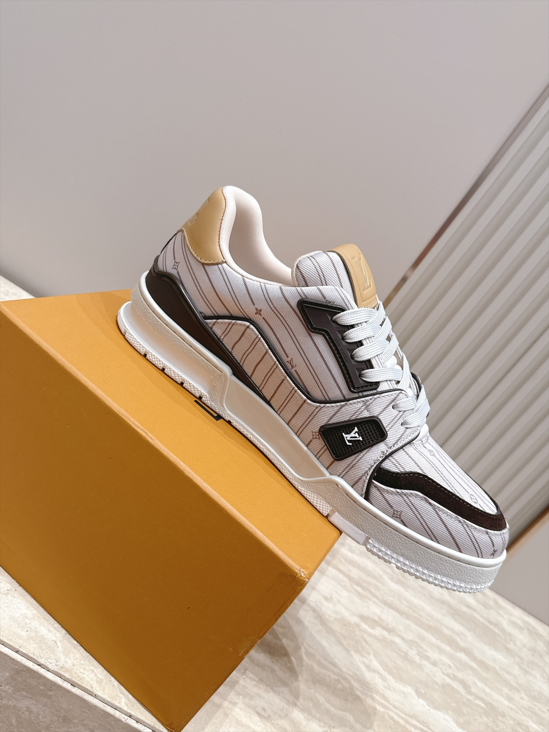 顶级版本： 情侣款 新色系！ LV trainer~~全新升级版~~经典回归❗ 情侣款，滑板鞋，篮球鞋，运动鞋…… LV