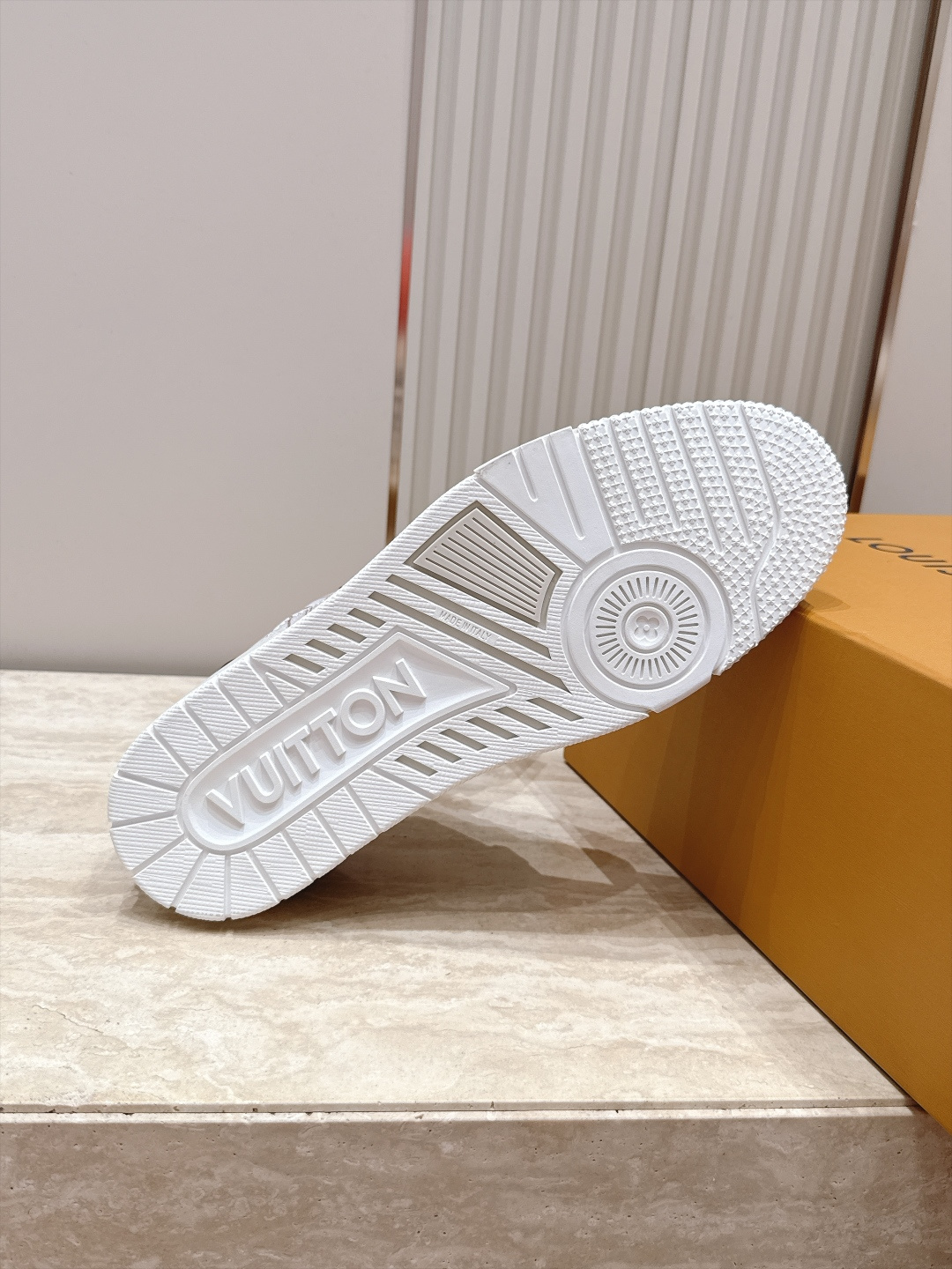 顶级版本： 情侣款 新色系！ LV trainer~~全新升级版~~经典回归❗ 情侣款，滑板鞋，篮球鞋，运动鞋…… LV