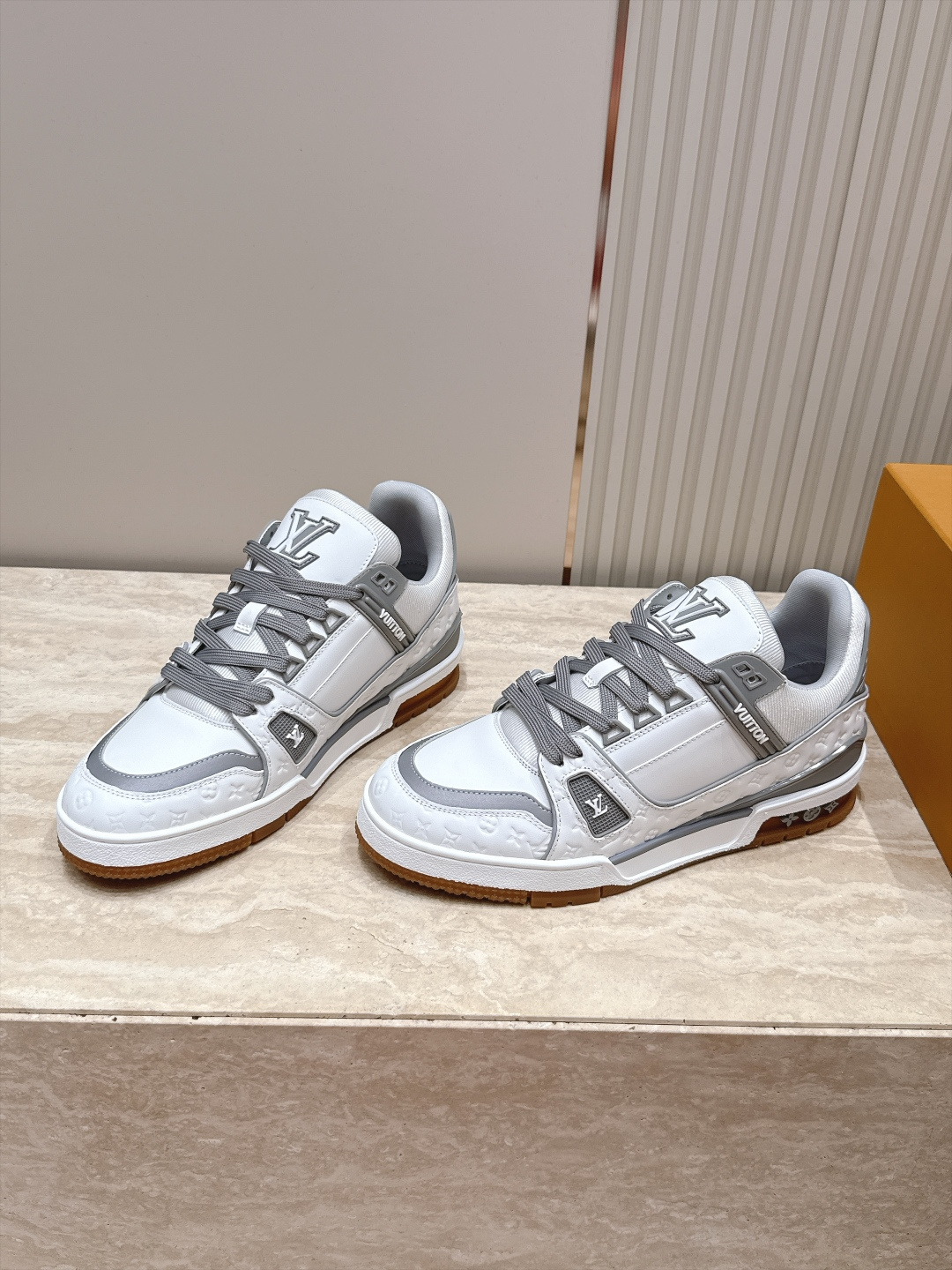 顶级版本： 情侣款 新色系！ LV trainer~~全新升级版~~经典回归❗ 情侣款，滑板鞋，篮球鞋，运动鞋…… LV