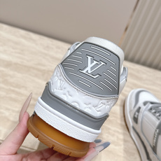 顶级版本: 情侣款 新色系! LV trainer~~全新升级版~~经典回归❗ 情侣款,滑板鞋,篮球鞋,运动鞋…… LV 顶级版本: 情侣款 新色系! LV trainer~~全新升级版~~经典回归❗ 情侣款,滑板鞋,篮球鞋,运动鞋…… LV