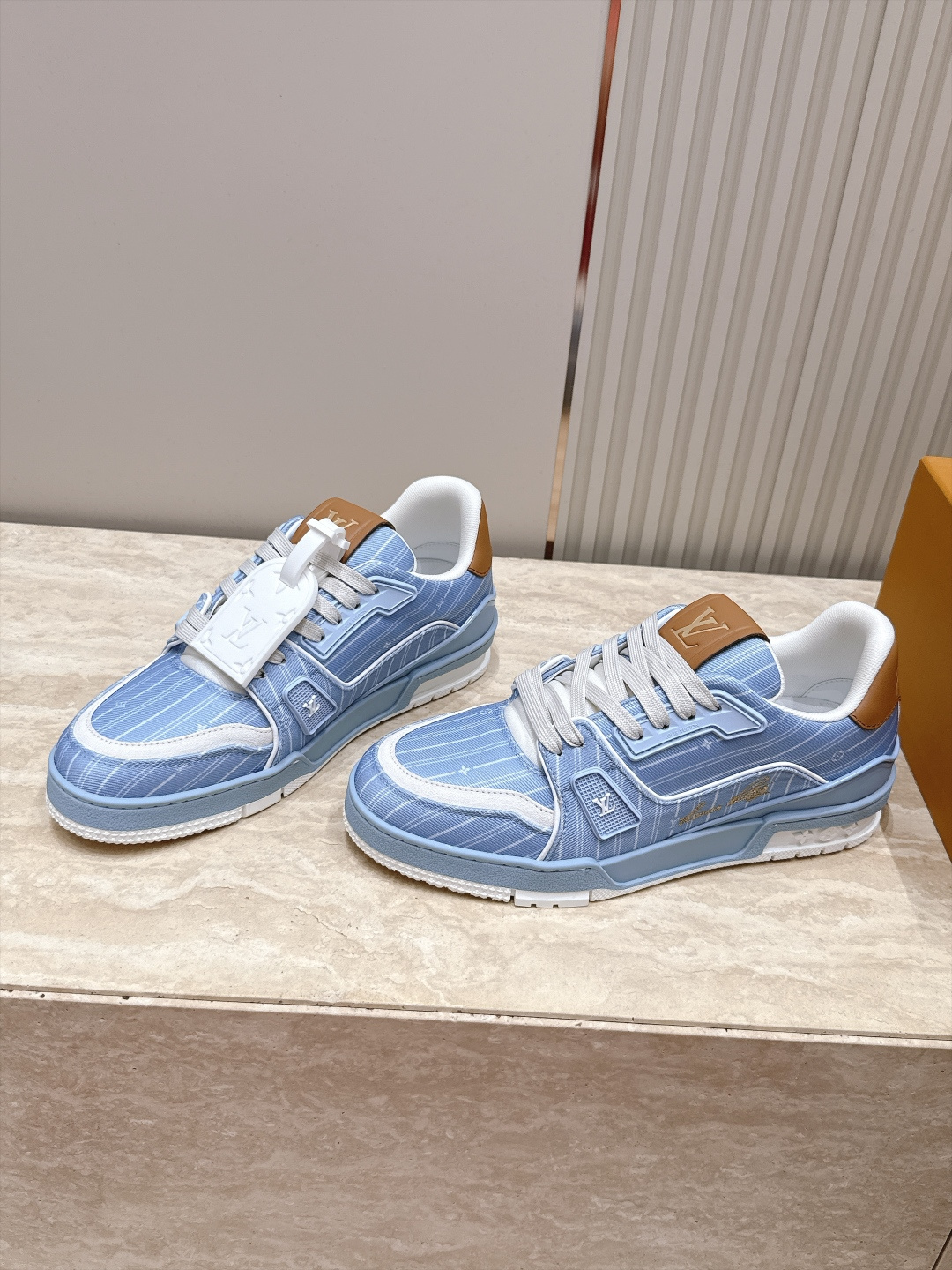 顶级版本： 情侣款 新色系！ LV trainer~~全新升级版~~经典回归❗ 情侣款，滑板鞋，篮球鞋，运动鞋…… LV